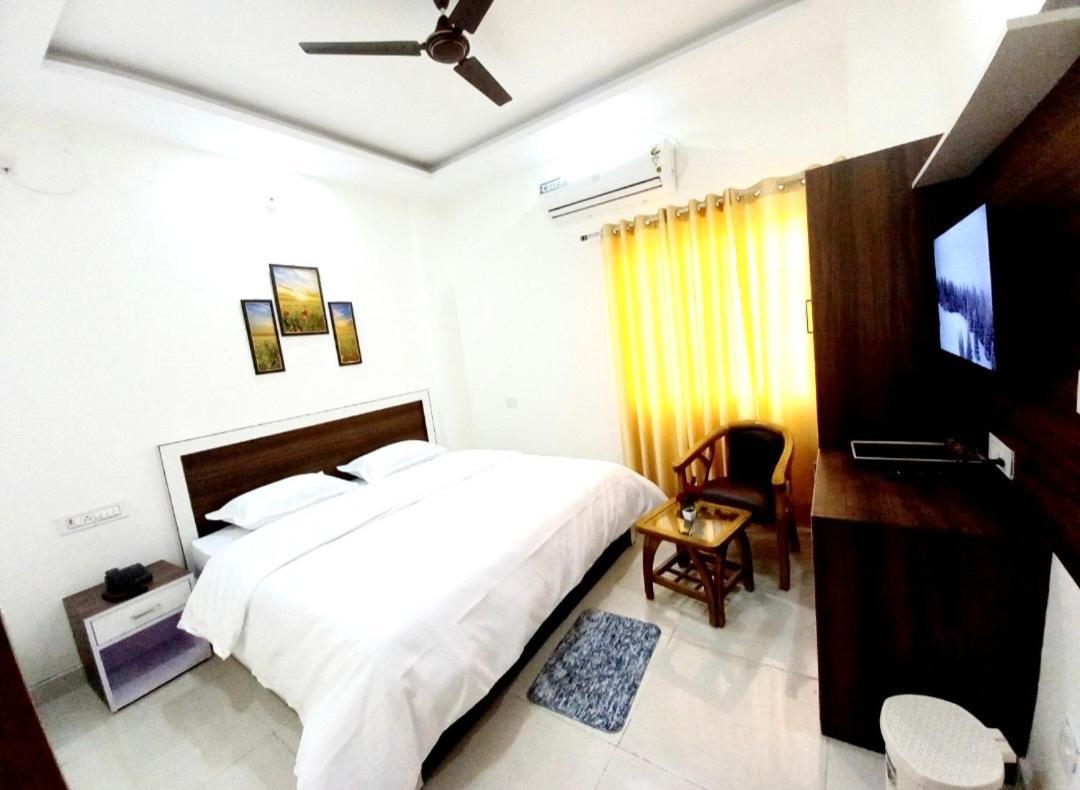 Hotel Srp Rishīkesh Buitenkant foto