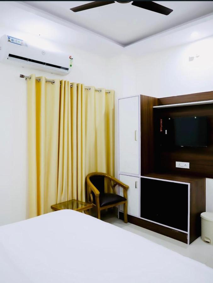 Hotel Srp Rishīkesh Buitenkant foto